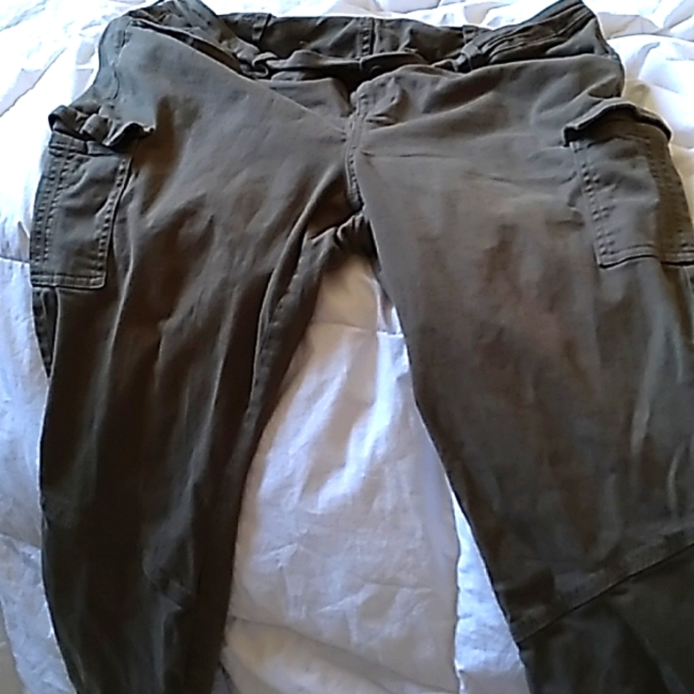 Torrid cargo green crop pants size 18